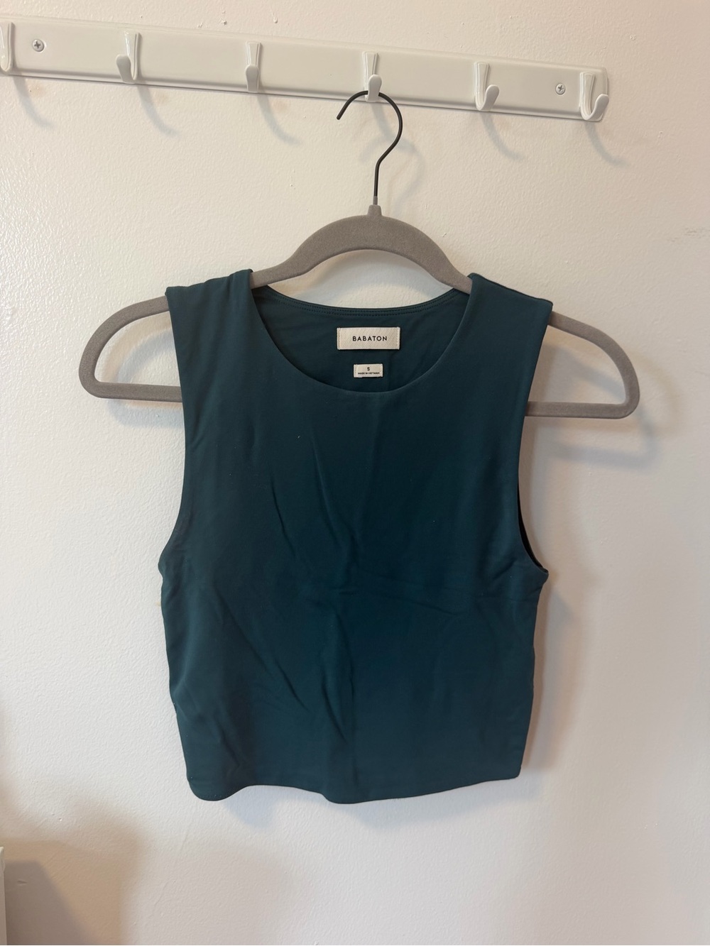 Aritzia Babaton Dark Green Sleeveless Crop Tank